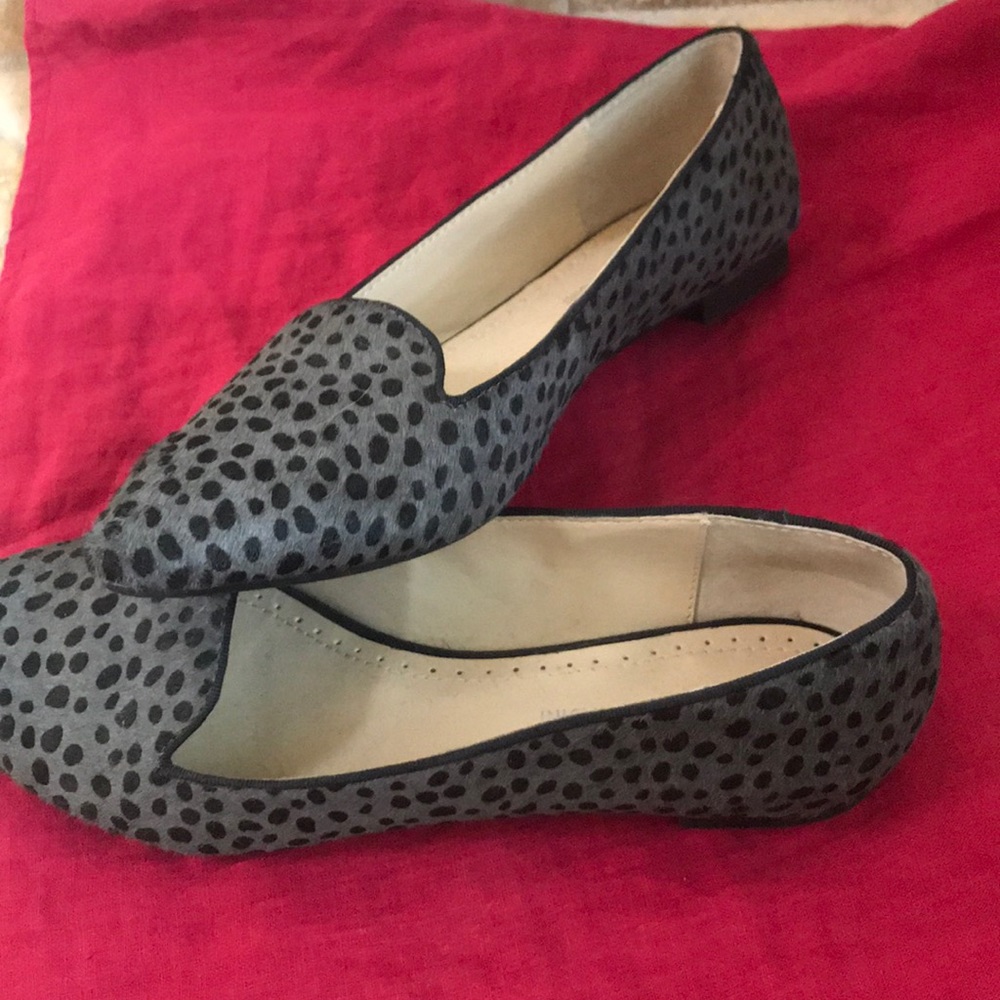 Adrienne Vittadini flats - Picture 2 of 8